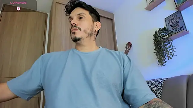 Snapshot of alejandro_stark chatting on June 24, 2026, 9:01 pm alejandro stark online show from June 24, 2026, 9:01 pm