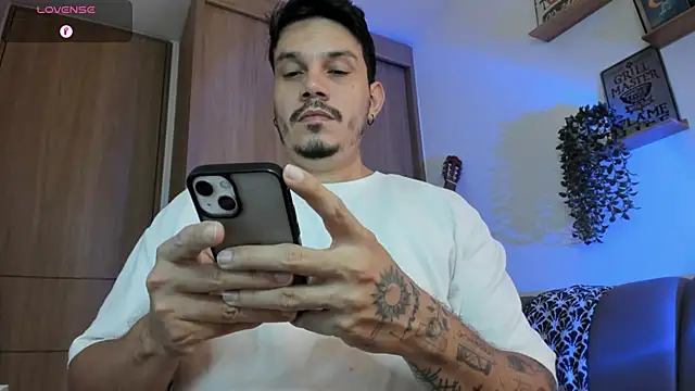 Snapshot of alejandro_stark chatting on June 29, 2026, 10:00 am alejandro stark online show from June 29, 2026, 10:00 am