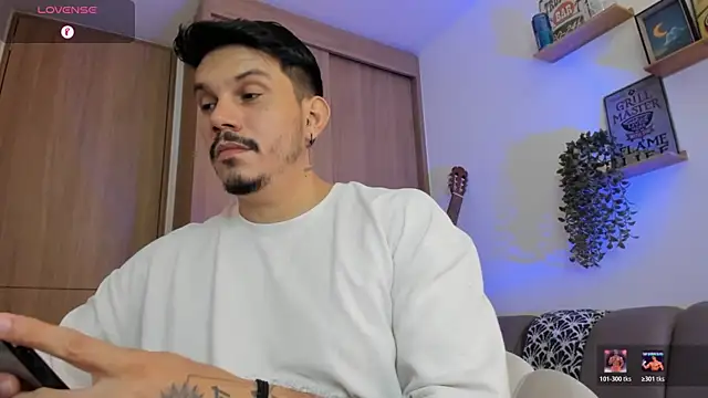 Snapshot of alejandro_stark chatting on July 21, 2026, 10:11 pm alejandro stark online show from July 21, 2026, 10:11 pm