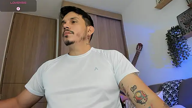 Snapshot of alejandro_stark chatting on June 19, 2026, 7:52 pm alejandro stark online show from June 19, 2026, 7:52 pm