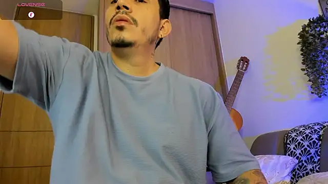 Snapshot of alejandro_stark chatting on June 3, 2026, 10:47 pm alejandro stark online show from June 3, 2026, 10:47 pm