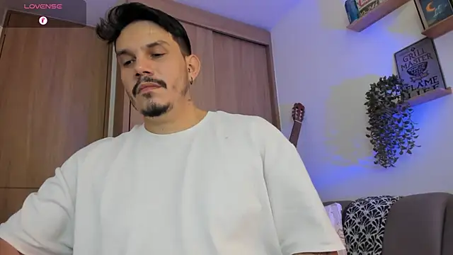 Snapshot of alejandro_stark chatting on July 22, 2026, 9:50 pm alejandro stark online show from July 22, 2026, 9:50 pm