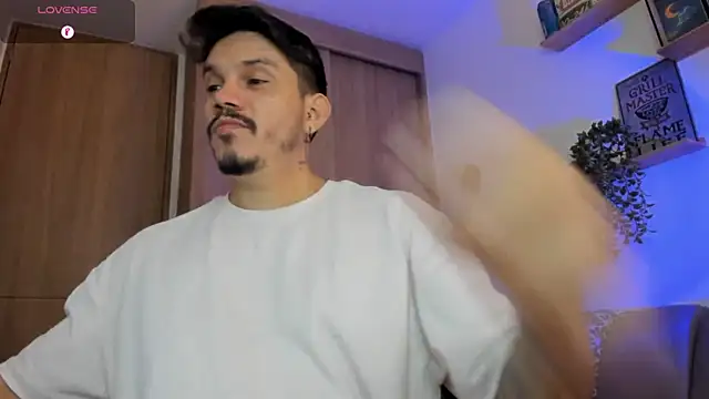 Snapshot of alejandro_stark chatting on July 25, 2026, 10:54 am alejandro stark online show from July 25, 2026, 10:54 am