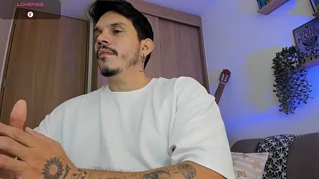 Snapshot of alejandro_stark chatting on July 17, 2026, 5:54 pm alejandro stark online show from July 17, 2026, 5:54 pm