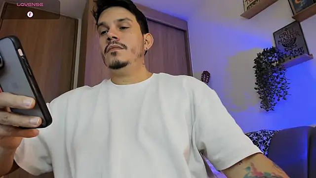 Snapshot of alejandro_stark chatting on June 29, 2026, 10:15 am alejandro stark online show from June 29, 2026, 10:15 am