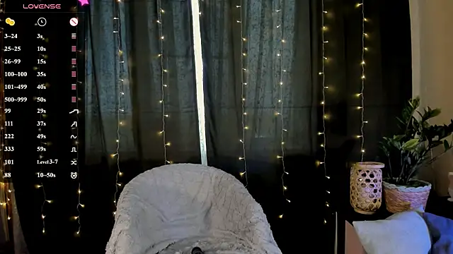 Snapshot of mia_x_love chatting on June 25, 2026, 12:32 pm mia x love online show from June 25, 2026, 12:32 pm
