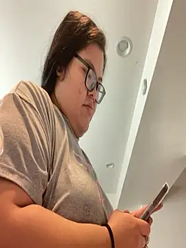 LiverandBrat77 online show from November 26, 2025, 5:57 pm