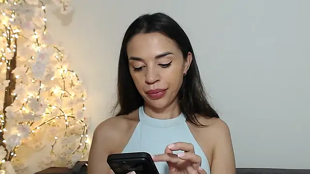 Snapshot of Mika_Gold chatting on October 12, 2025, 10:16 am Mika Gold online show from October 12, 2025, 10:16 am