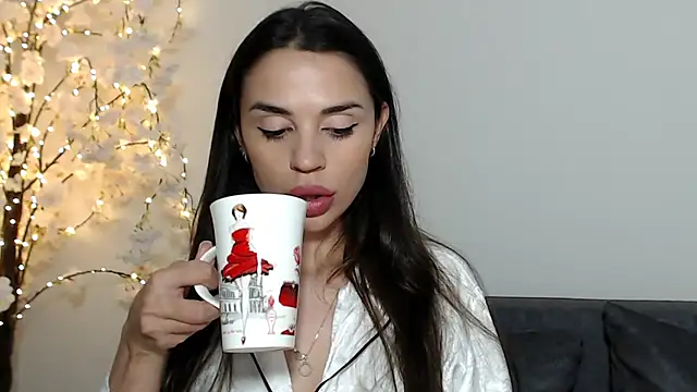 Snapshot of Mika_Gold chatting on October 16, 2025, 5:10 pm Mika Gold online show from October 16, 2025, 5:10 pm