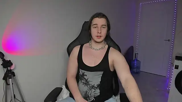 Snapshot of Vincent_Strong chatting on December 6, 2024, 1:06 pm Vincent Strong online show from December 6, 2024, 1:06 pm