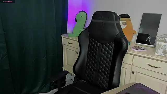 Snapshot of Vincent_Strong chatting on February 15, 2026, 8:57 am Vincent Strong online show from February 15, 2026, 8:57 am