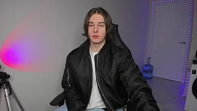 Snapshot of Vincent_Strong chatting on December 23, 2024, 7:28 am Vincent Strong online show from December 23, 2024, 7:28 am