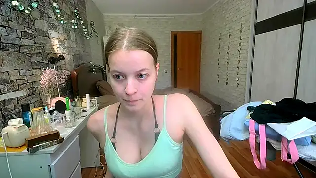   Aphrodita  wow   online show from April 28, 2026, 1:48 pm