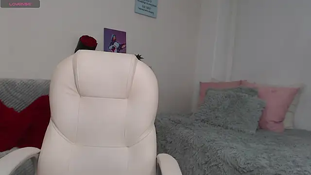 Snapshot of sofia_perez___ chatting on October 15, 2025, 7:33 pm sofia perez online show from October 15, 2025, 7:33 pm