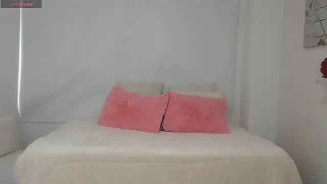 sofia perez    online show from April 30, 2026, 7:54 pm