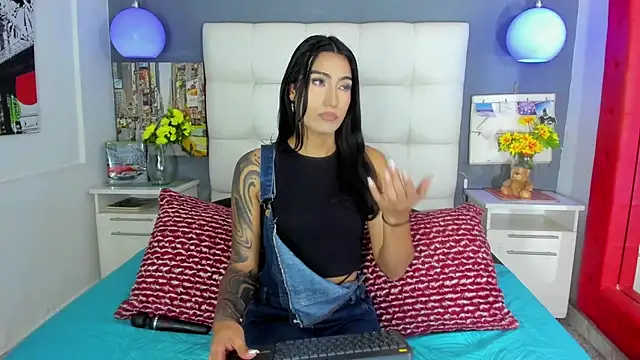 Snapshot of Taly_Fox chatting on November 19, 2025, 3:34 pm Taly Fox online show from November 19, 2025, 3:34 pm