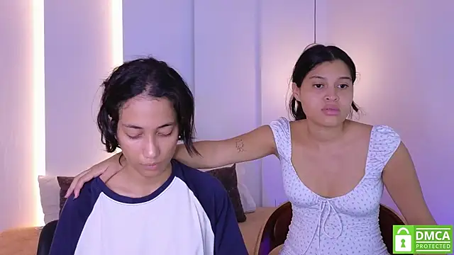 Snapshot of hot_little_bunny chatting on October 31, 2025, 9:00 pm hot little bunny online show from October 31, 2025, 9:00 pm