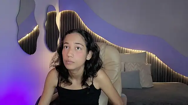 hot little bunny online show from May 6, 2026, 9:41 pm