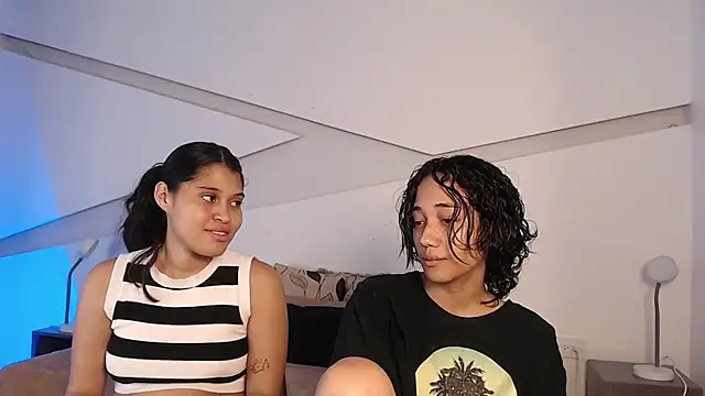 Snapshot of hot_little_bunny chatting on November 12, 2025, 9:18 pm hot little bunny online show from November 12, 2025, 9:18 pm