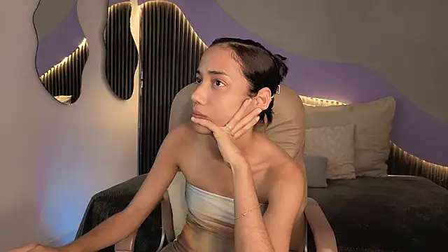 hot little bunny online show from February 19, 2026, 9:34 pm