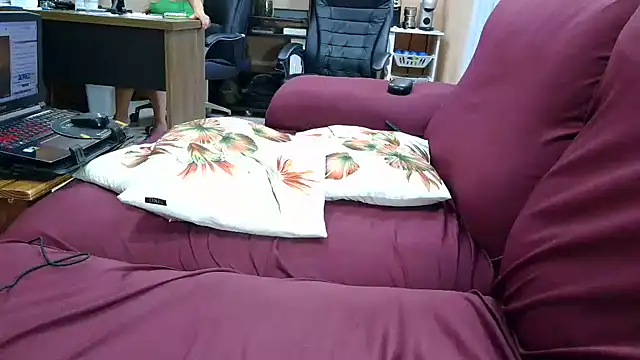 Snapshot of Kellynha_Sweet chatting on December 2, 2025, 9:27 pm Kellynha Sweet online show from December 2, 2025, 9:27 pm