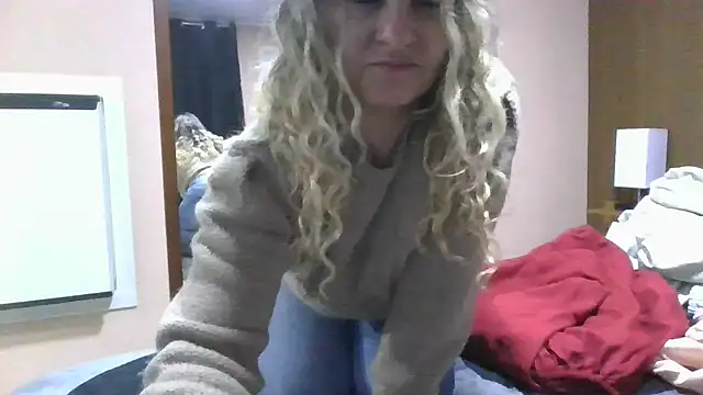 Snapshot of Kellynha_Sweet chatting on May 9, 2026, 11:19 pm Kellynha Sweet online show from May 9, 2026, 11:19 pm