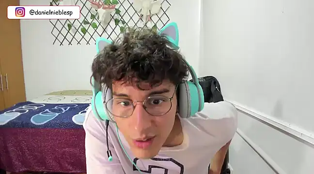 Snapshot of Jackson_Careyy chatting on February 5, 2025, 9:07 pm Jackson Careyy online show from February 5, 2025, 9:07 pm