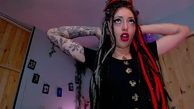 Snapshot of VickyJackson_ chatting on December 4, 2025, 5:56 pm VickyJackson online show from December 4, 2025, 5:56 pm