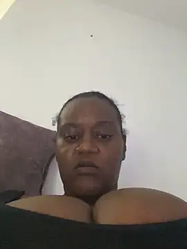 LiraRusso online show from December 18, 2025, 11:52 pm