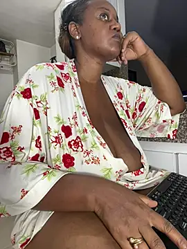 LiraRusso online show from April 29, 2026, 11:22 pm