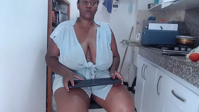 LiraRusso online show from October 11, 2025, 6:31 pm