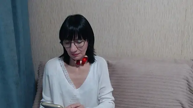 Erica95Bloom online show from November 17, 2025, 5:44 am