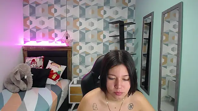 LORENADAVIES online show from December 18, 2024, 11:56 am