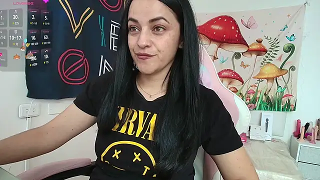 LovelyAzucena online show from April 23, 2026, 3:13 pm
