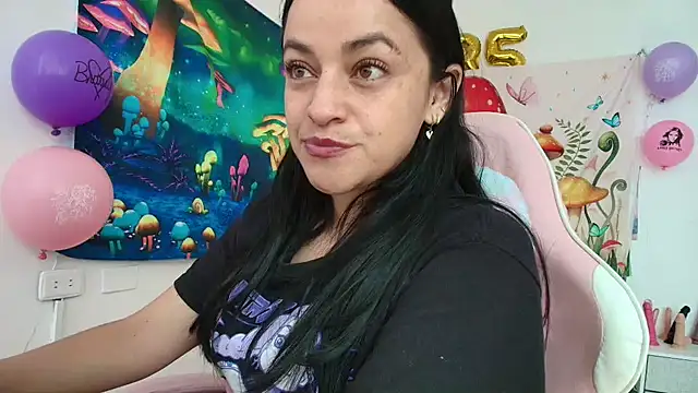 Snapshot of LovelyAzucena chatting on May 9, 2026, 2:31 pm LovelyAzucena online show from May 9, 2026, 2:31 pm