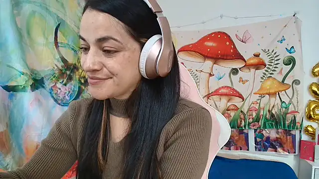 Snapshot of LovelyAzucena chatting on July 8, 2026, 2:29 pm LovelyAzucena online show from July 8, 2026, 2:29 pm