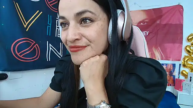 Snapshot of LovelyAzucena chatting on July 28, 2026, 7:39 pm LovelyAzucena online show from July 28, 2026, 7:39 pm