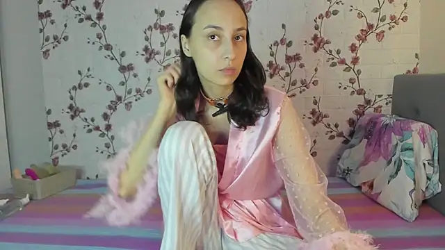 Snapshot of Alisagold90 chatting on October 17, 2025, 7:55 am Alisagold90 online show from October 17, 2025, 7:55 am