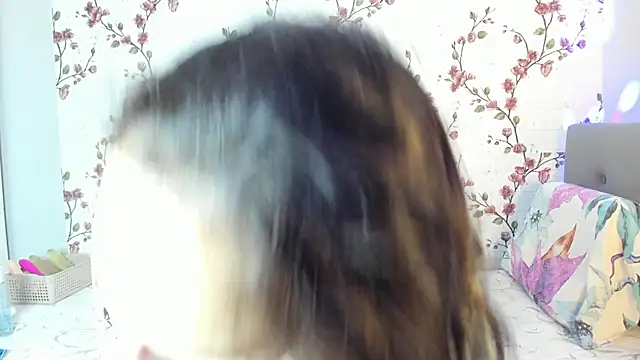 Snapshot of Alisagold90 chatting on November 7, 2025, 7:46 am Alisagold90 online show from November 7, 2025, 7:46 am