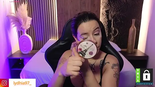 lydhia97  online show from February 16, 2025, 2:31 am