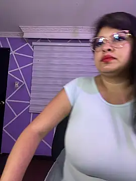 MiiaaJoness online show from May 9, 2026, 4:49 am