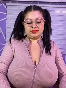 MiiaaJoness online show from May 4, 2026, 4:32 pm
