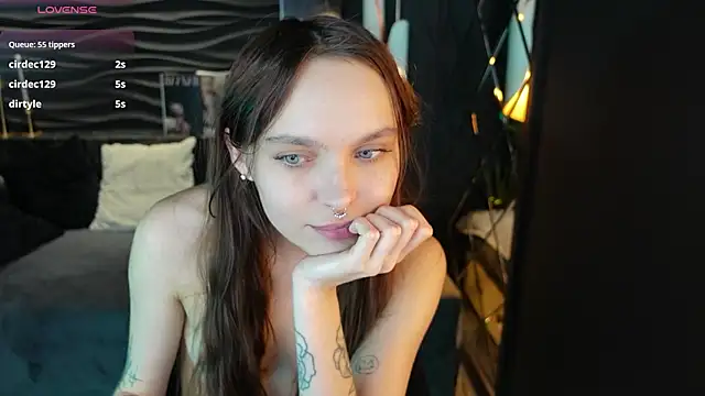 ChloeSunny online show from May 17, 2026, 6:19 pm