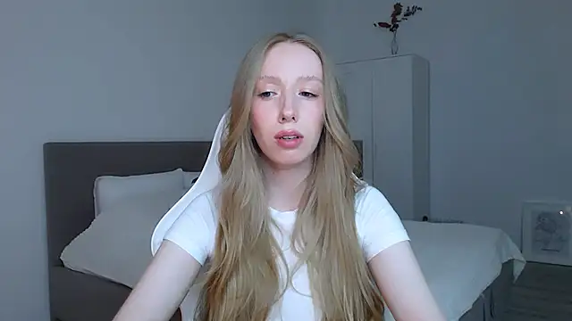 Luna insniity online show from October 24, 2025, 8:30 pm