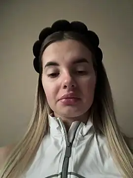 Donna Evans online show from October 30, 2025, 2:21 am