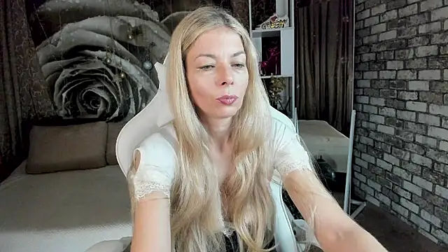 Snapshot of Eva_Melow chatting on May 3, 2026, 1:15 pm Eva Melow online show from May 3, 2026, 1:15 pm