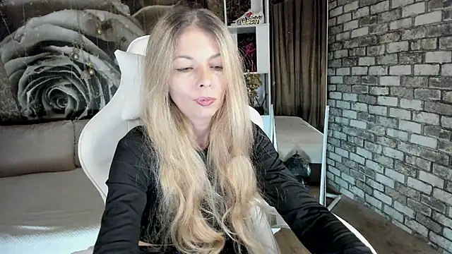Snapshot of Eva_Melow chatting on April 6, 2026, 4:08 pm Eva Melow online show from April 6, 2026, 4:08 pm