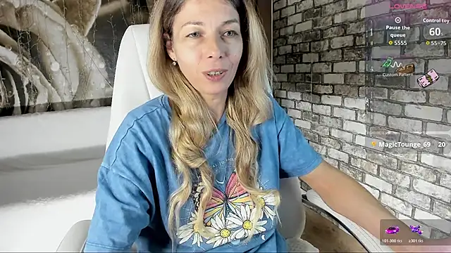 Snapshot of Eva_Melow chatting on October 27, 2025, 10:11 pm Eva Melow online show from October 27, 2025, 10:11 pm