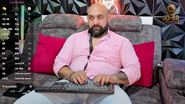 Snapshot of JD-69 chatting on October 7, 2025, 7:48 pm JD-69 online show from October 7, 2025, 7:48 pm