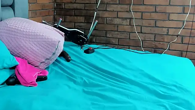 Snapshot of Couple_Gold69 chatting on October 22, 2025, 9:20 am Couple Gold69 online show from October 22, 2025, 9:20 am